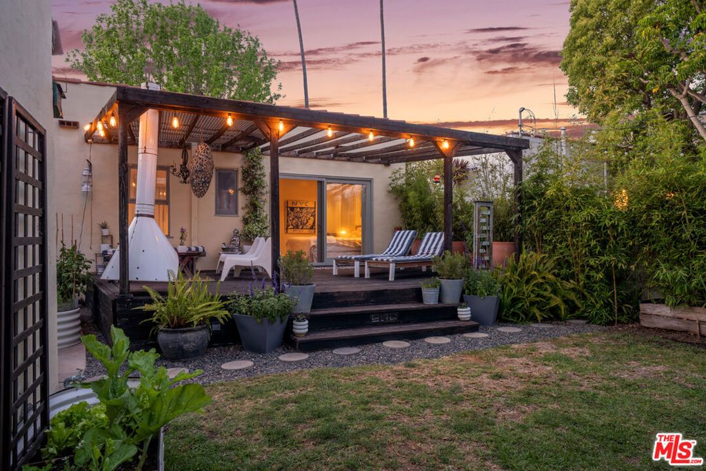 Image 33 of property listing at 1118 Grant Avenue, Venice, CA 90291