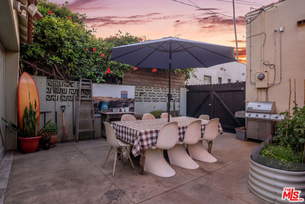 Image 34 of property listing at 1118 Grant Avenue, Venice, CA 90291