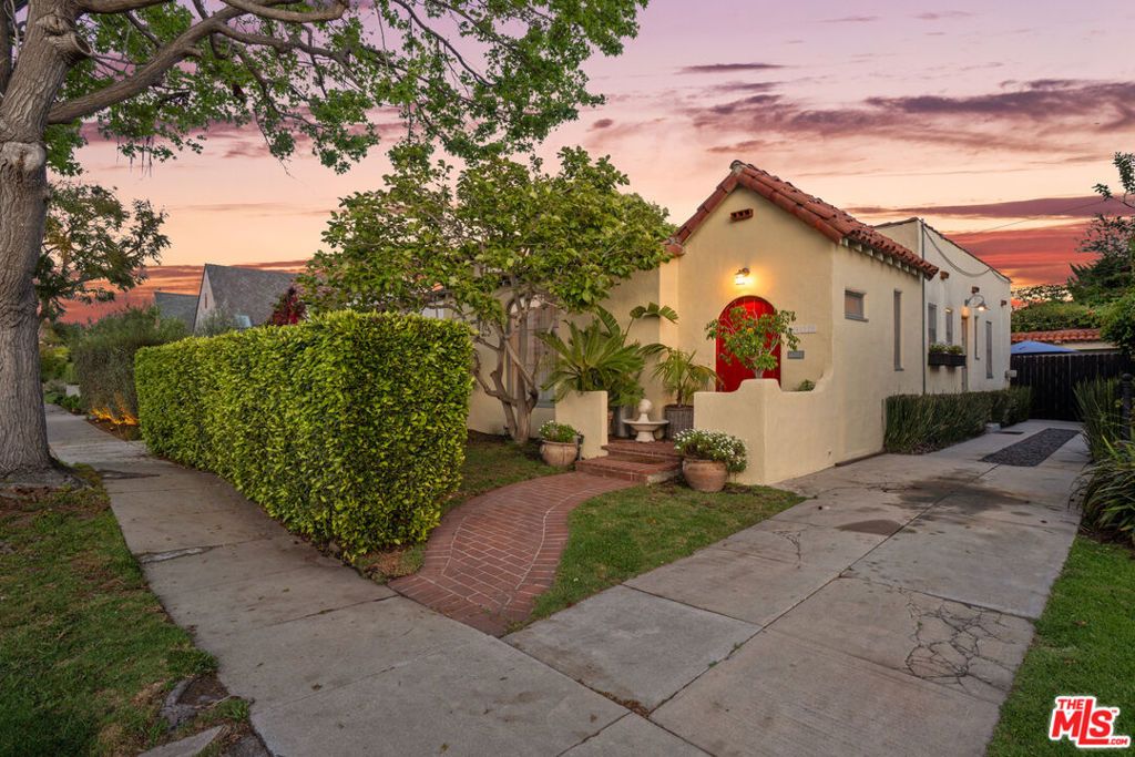Image 37 of property listing at 1118 Grant Avenue, Venice, CA 90291