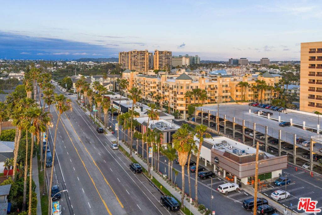 Image 38 of property listing at 1118 Grant Avenue, Venice, CA 90291