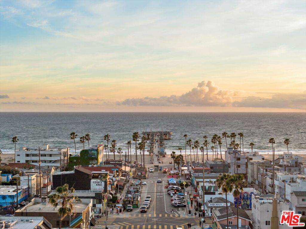 Image 39 of property listing at 1118 Grant Avenue, Venice, CA 90291