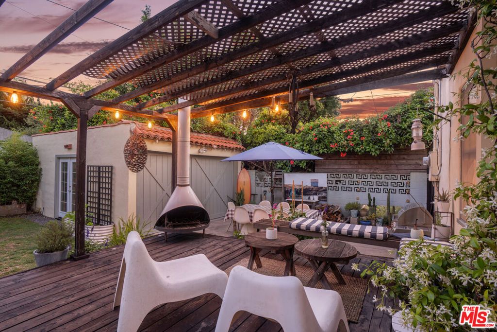 Image 4 of property listing at 1118 Grant Avenue, Venice, CA 90291