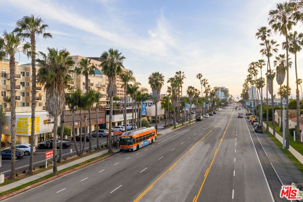 Image 42 of property listing at 1118 Grant Avenue, Venice, CA 90291