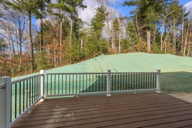 7 High Bluff Rd, Belchertown, MA 01007