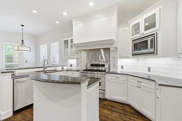 18323 Frankford Lakes Circle, Dallas, TX 75252