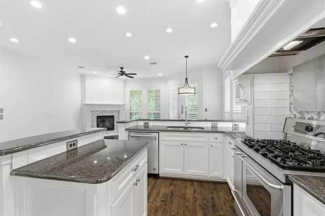 18323 Frankford Lakes Circle, Dallas, TX 75252