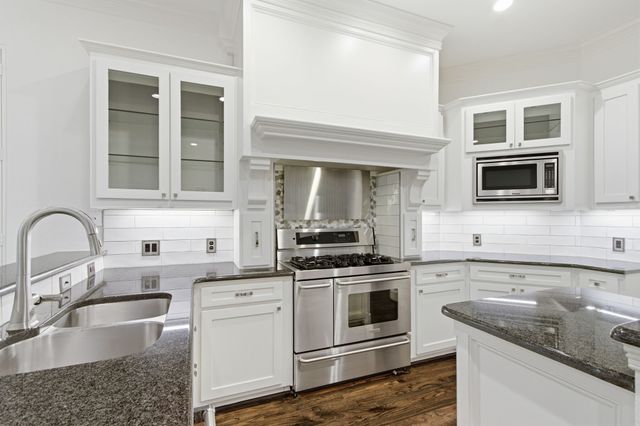 18323 Frankford Lakes Circle, Dallas, TX 75252