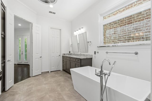 18323 Frankford Lakes Circle, Dallas, TX 75252