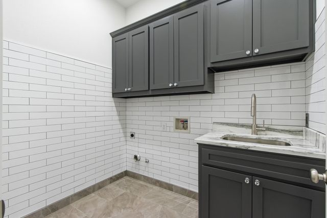 18323 Frankford Lakes Circle, Dallas, TX 75252
