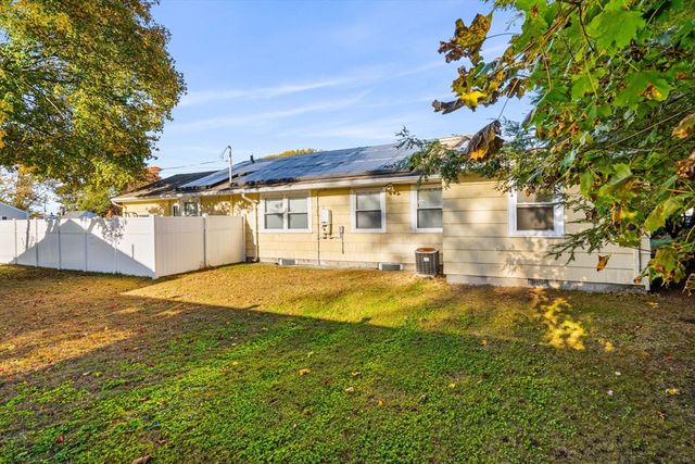 33 Jefferson St, Lawrence, MA 01843