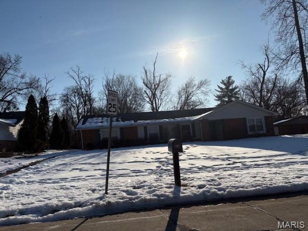 502 Iron Lantern Drive, Ballwin, MO 63011