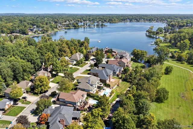 1539 Wandrei Court, Commerce Twp, MI 48382