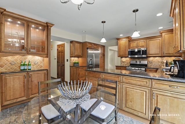 2820 Springdale Circle, Naperville, IL 60564