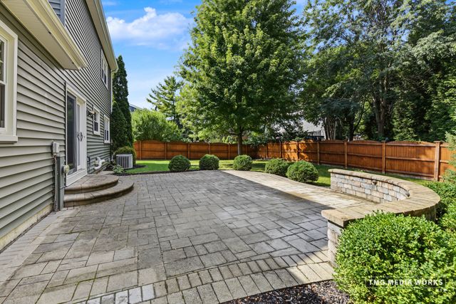2820 Springdale Circle, Naperville, IL 60564