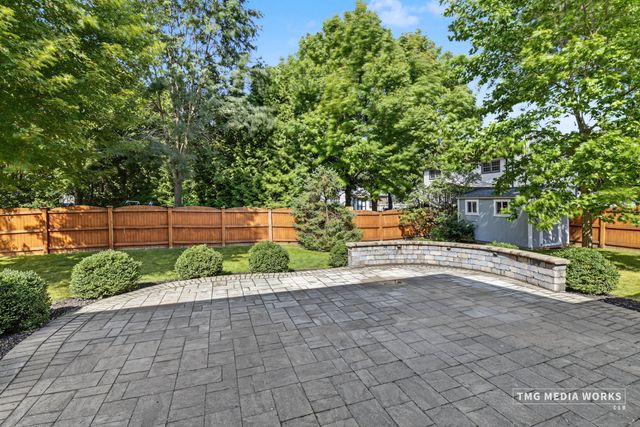 2820 Springdale Circle, Naperville, IL 60564