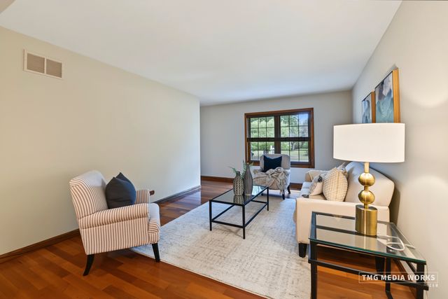 2820 Springdale Circle, Naperville, IL 60564