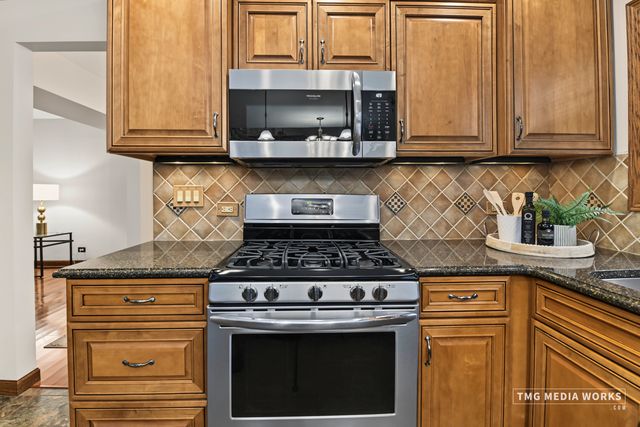 2820 Springdale Circle, Naperville, IL 60564