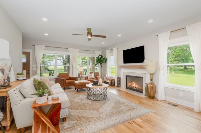 4345 S Garrett Rd, Springfield, TN 37172