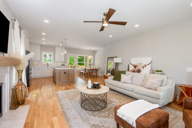 4345 S Garrett Rd, Springfield, TN 37172