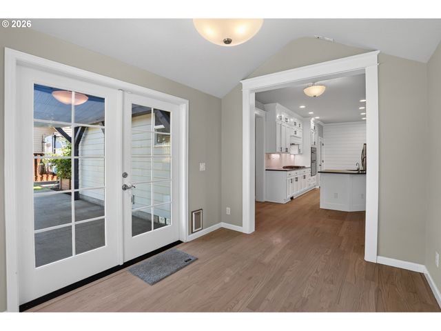 16431 WILLAMETTE VALLEY Dr, Oregon City, OR 97045