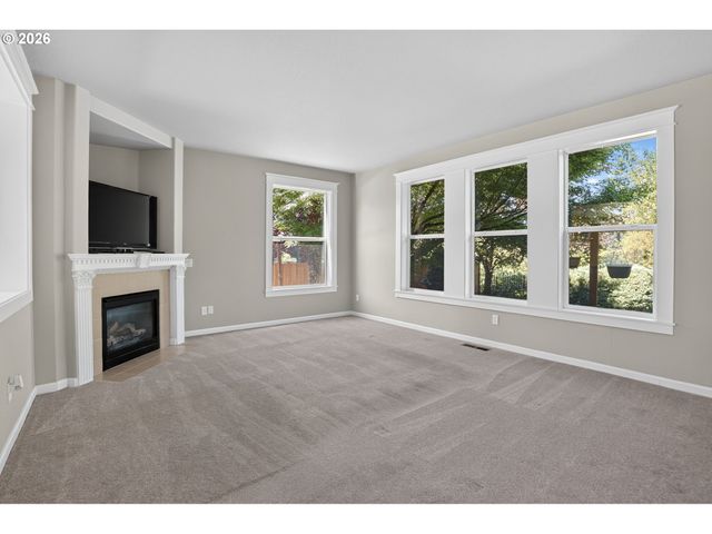 16431 WILLAMETTE VALLEY Dr, Oregon City, OR 97045