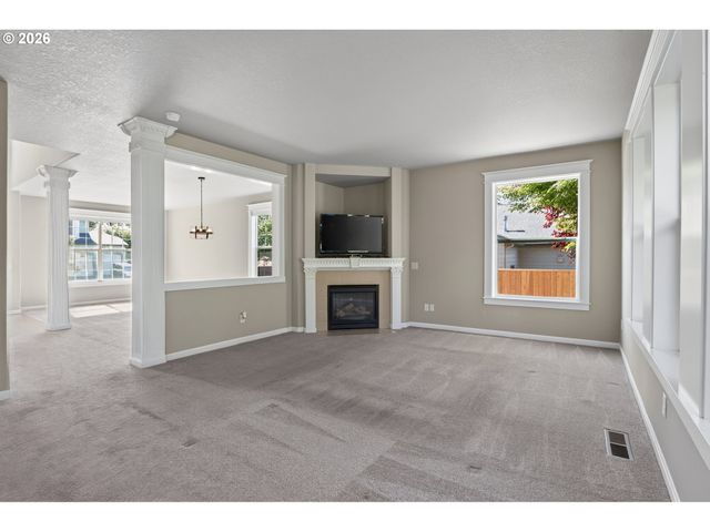 16431 WILLAMETTE VALLEY Dr, Oregon City, OR 97045