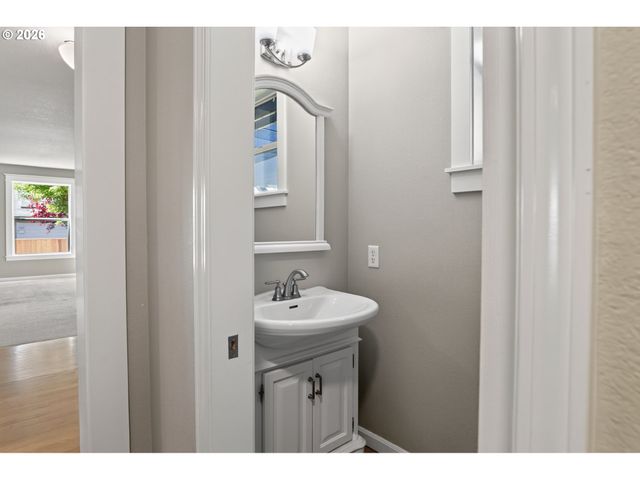 16431 WILLAMETTE VALLEY Dr, Oregon City, OR 97045