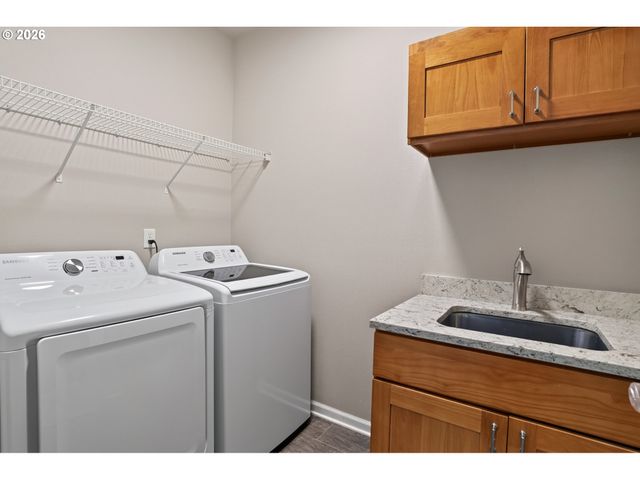 16431 WILLAMETTE VALLEY Dr, Oregon City, OR 97045