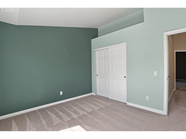 16431 WILLAMETTE VALLEY Dr, Oregon City, OR 97045