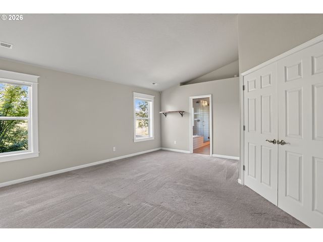 16431 WILLAMETTE VALLEY Dr, Oregon City, OR 97045