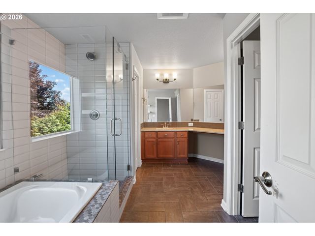 16431 WILLAMETTE VALLEY Dr, Oregon City, OR 97045