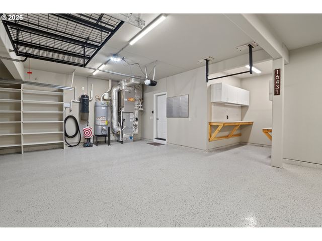 16431 WILLAMETTE VALLEY Dr, Oregon City, OR 97045