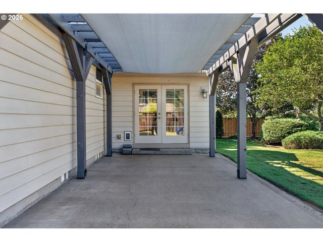 16431 WILLAMETTE VALLEY Dr, Oregon City, OR 97045
