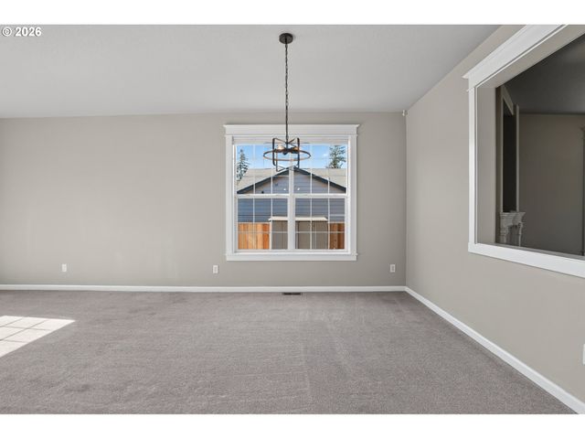 16431 WILLAMETTE VALLEY Dr, Oregon City, OR 97045