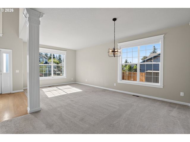 16431 WILLAMETTE VALLEY Dr, Oregon City, OR 97045
