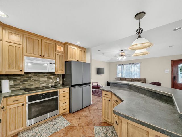 617 N Avenue D, Springtown, TX 76082