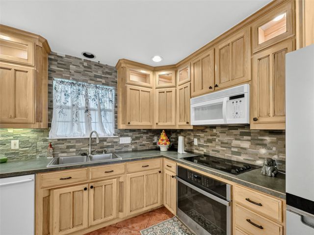 617 N Avenue D, Springtown, TX 76082