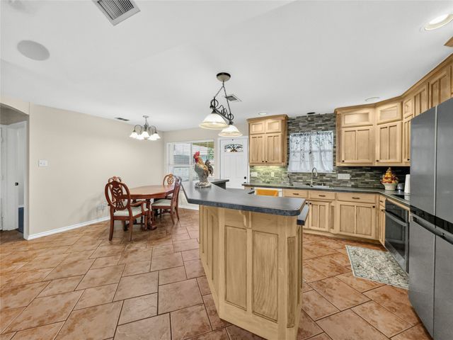 617 N Avenue D, Springtown, TX 76082