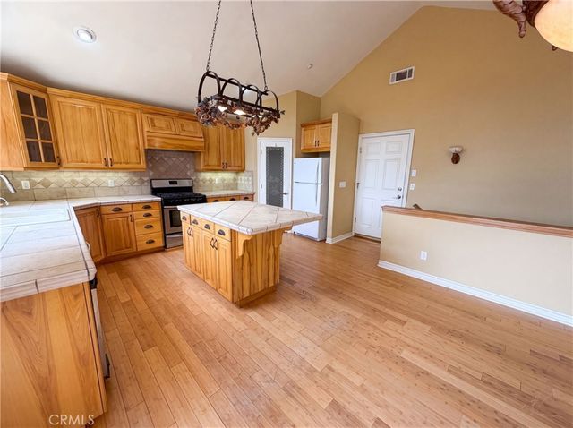 295 Fairway, Lake Arrowhead, CA 92352
