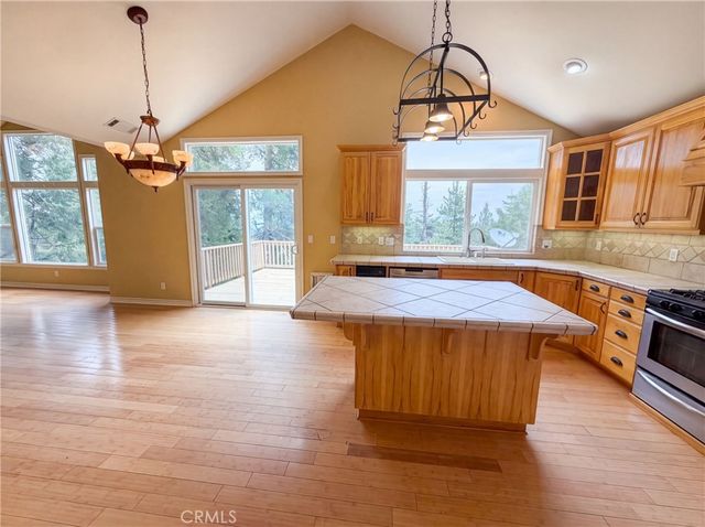 295 Fairway, Lake Arrowhead, CA 92352