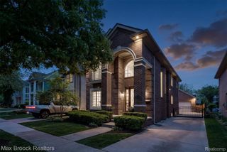 1045 Bennaville Avenue, Birmingham, MI 48009