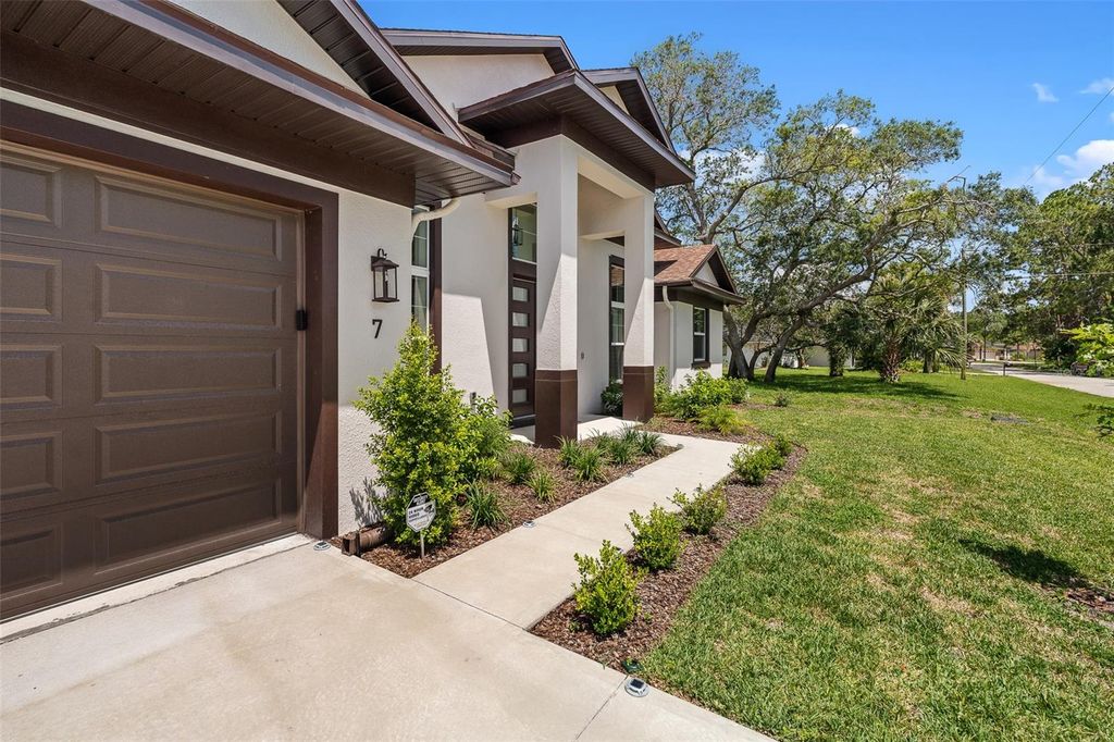 Image 6 of property listing at 7 FORTUNE LANE, Palm Coast, FL 32137