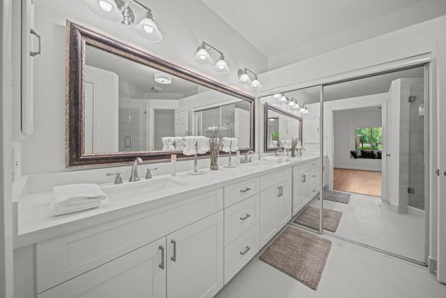45 N Lakeridge Circle, The Woodlands, TX 77381