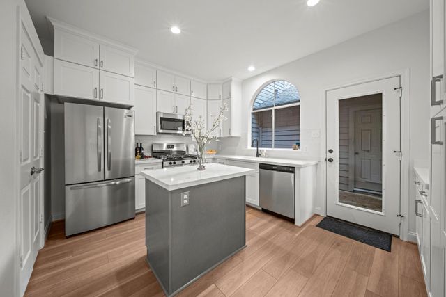 45 N Lakeridge Circle, The Woodlands, TX 77381