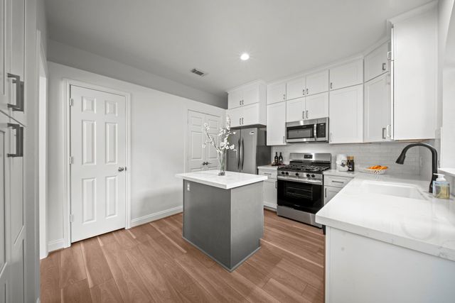 45 N Lakeridge Circle, The Woodlands, TX 77381