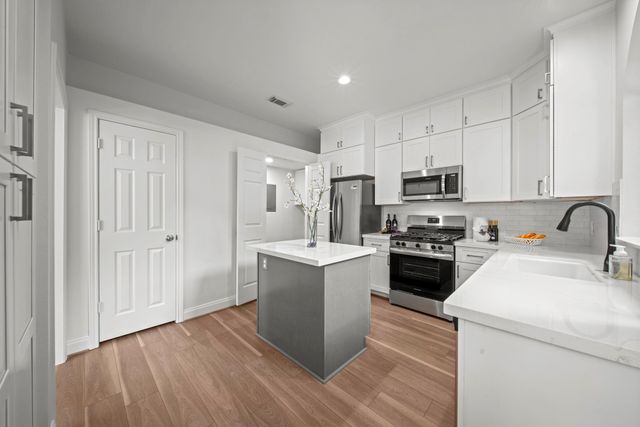 45 N Lakeridge Circle, The Woodlands, TX 77381