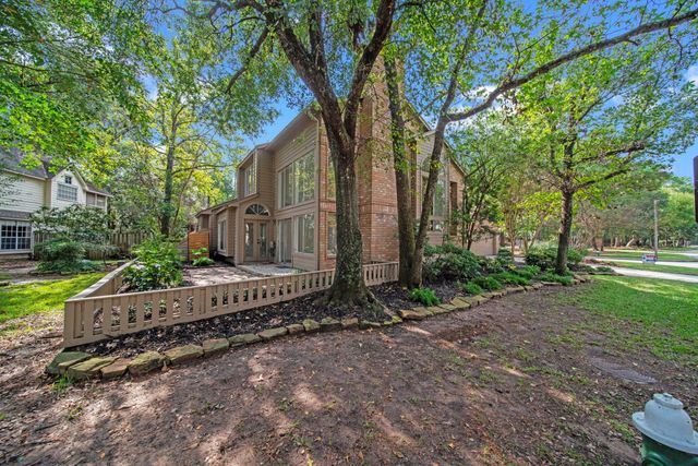 45 N Lakeridge Circle, The Woodlands, TX 77381