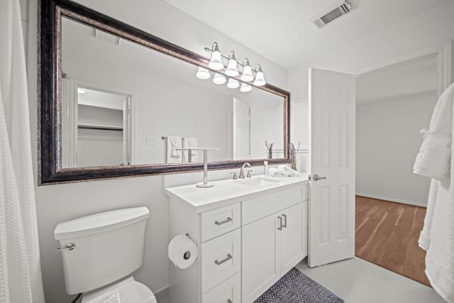 45 N Lakeridge Circle, The Woodlands, TX 77381