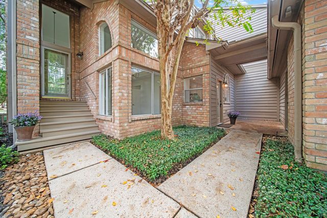 45 N Lakeridge Circle, The Woodlands, TX 77381
