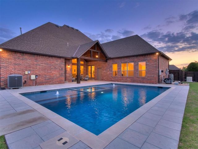 1200 Canteberry Drive, Yukon, OK 73099